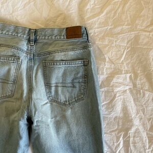 Light Blue Denim American Eagle Mom Jeans - Size 6